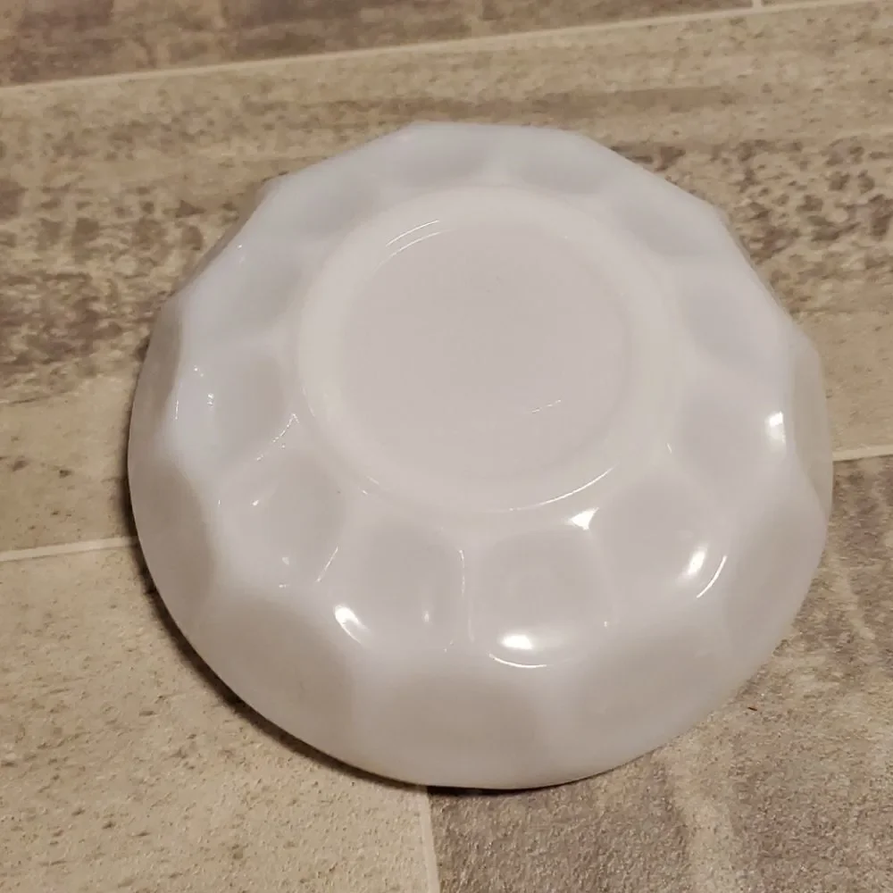 EUC White Milkglass SM Bowl